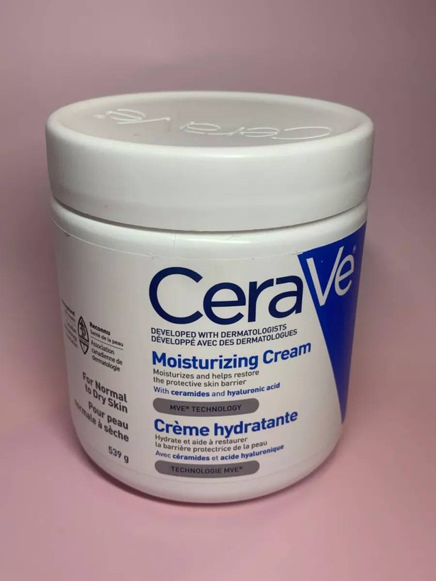 کرم مرطوب کننده و آبرسان سراوی Cerave مناسب پوست خشک و خیلی خشک 539 گرم
